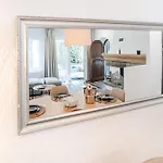 Amazing Modern & Great Equipped Jacuzzi Lejlighed *
