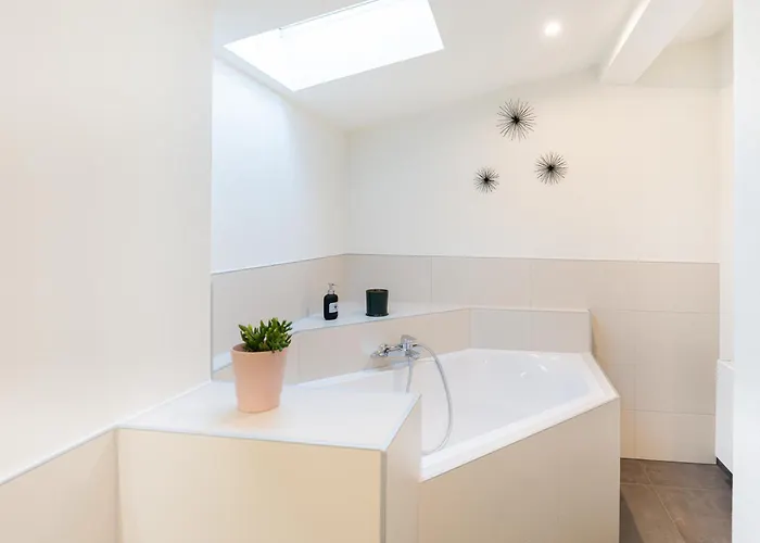 Amazing Modern & Great Equipped Jacuzzi 아파트